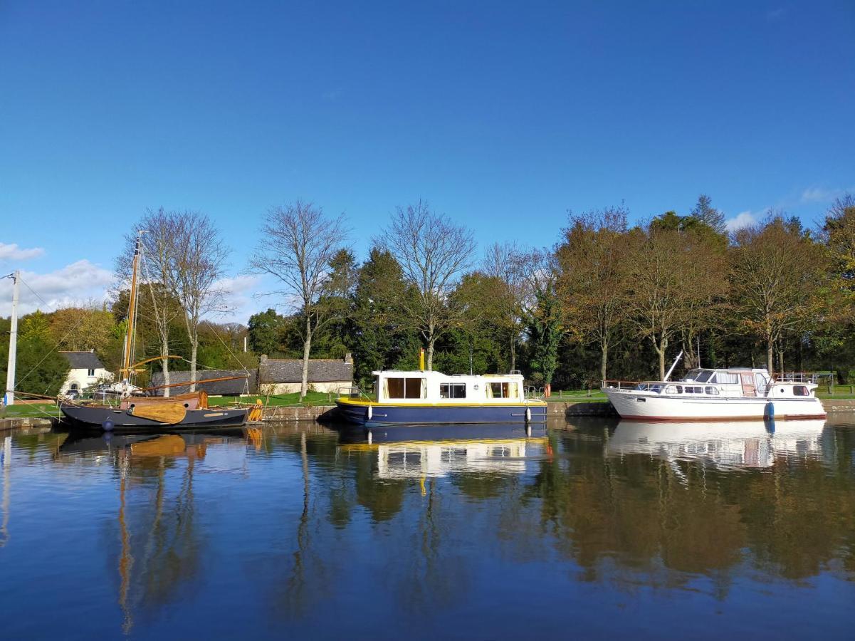Ille Flottante, Maison Eclusiere Et Hebergements Insolites Sur Le Canal Hede-Bazouges Exterior photo