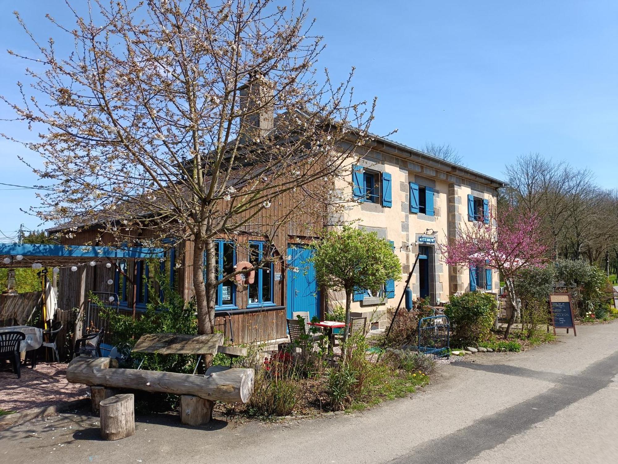 Ille Flottante, Maison Eclusiere Et Hebergements Insolites Sur Le Canal Hede-Bazouges Exterior photo