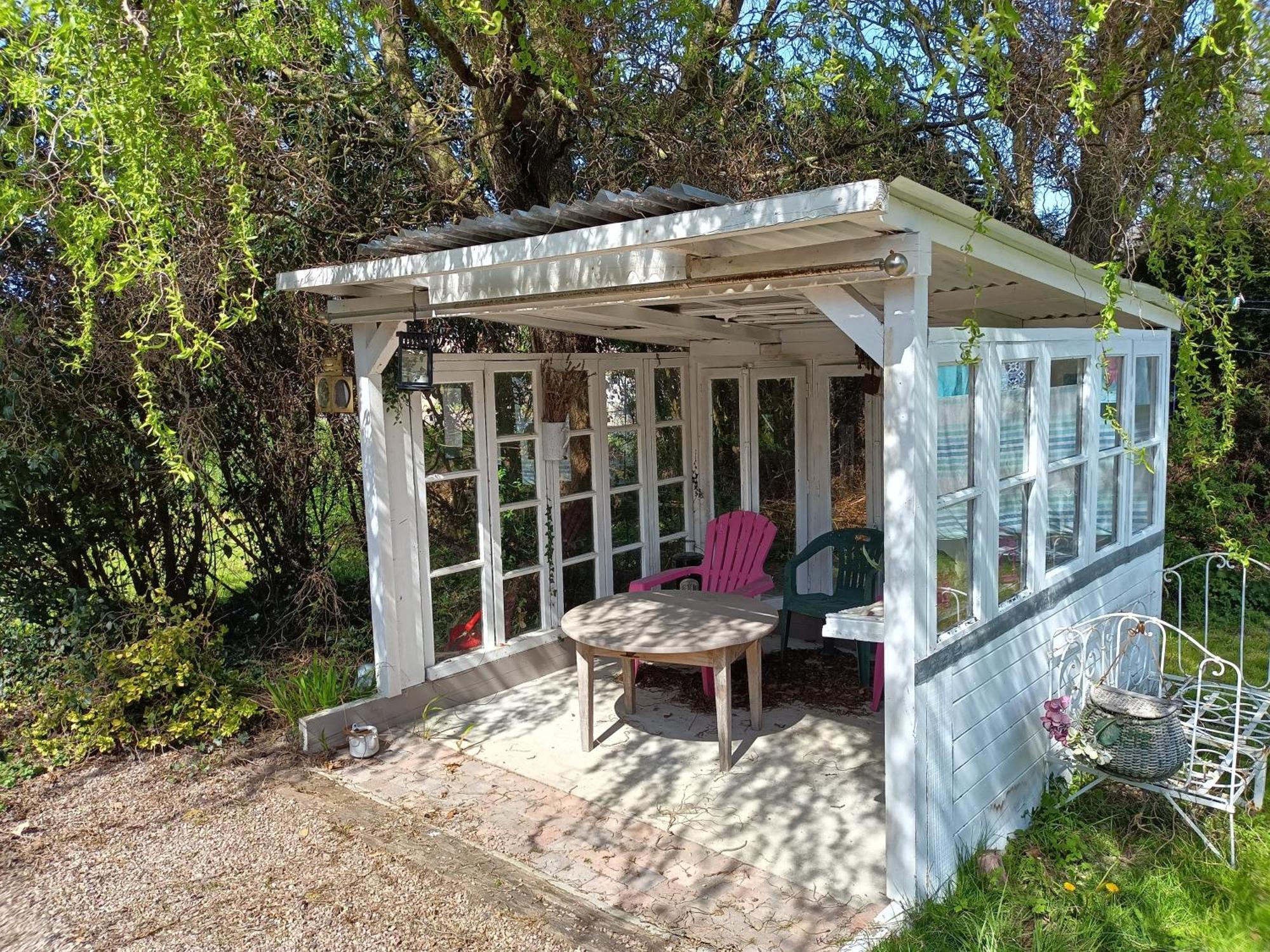Ille Flottante, Maison Eclusiere Et Hebergements Insolites Sur Le Canal Hede-Bazouges Exterior photo
